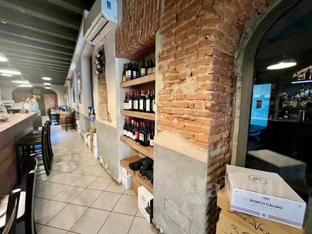 Locale Commerciale in vendita a Centro, Gallarate