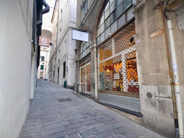 Locale Commerciale in vendita a Centro Est, Serra Riccò