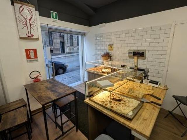 Locale Commerciale in vendita a Centro Est, Serra Riccò