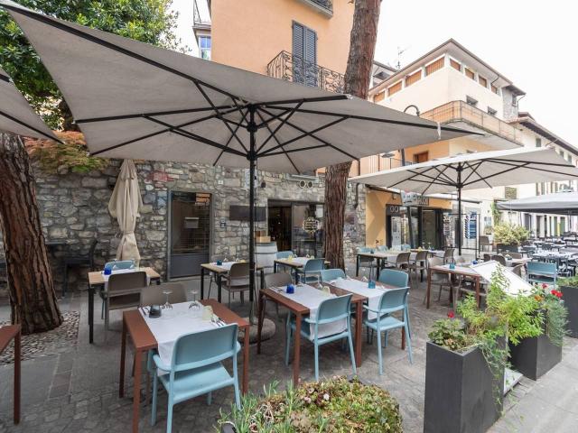 Locale Commerciale in vendita a Iseo, Brescia