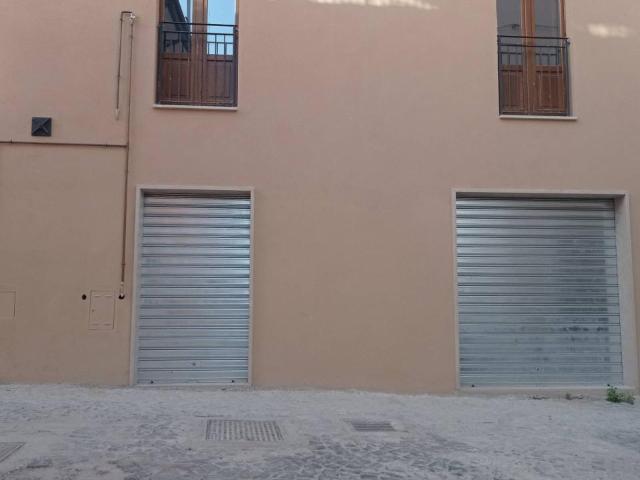 Locale Commerciale in vendita a Tornimparte, Abruzzo