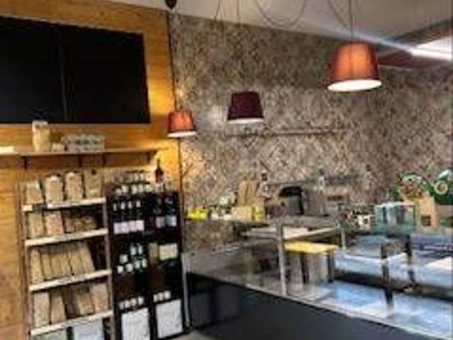 Locale Commerciale in vendita a Oltresempione, Legnano