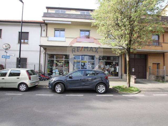 Locale Commerciale in vendita a Ceresolo, Limbiate