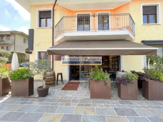 Locale Commerciale in vendita a Lonato, Lombardia