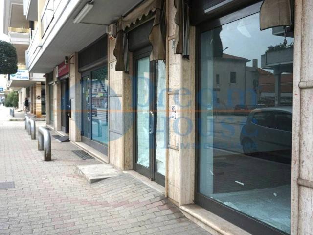 Locale Commerciale in vendita a Unione dei Comuni della Val Vibrata, Martinsicuro