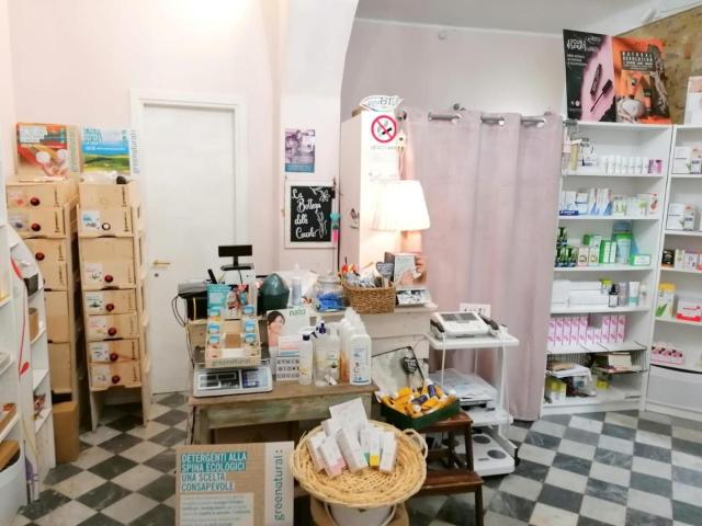 Locale Commerciale in vendita a San Carlo, Marina Di Massa