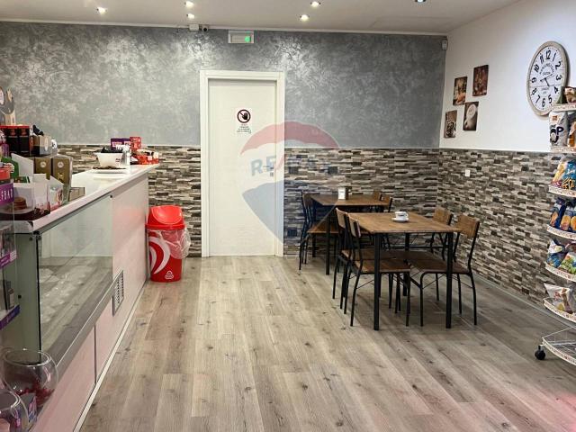 Locale Commerciale in vendita a Puglia, Bari