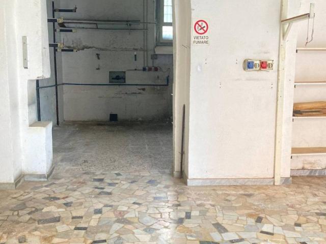 Locale Commerciale in vendita a Cupa Spinelli, Campania