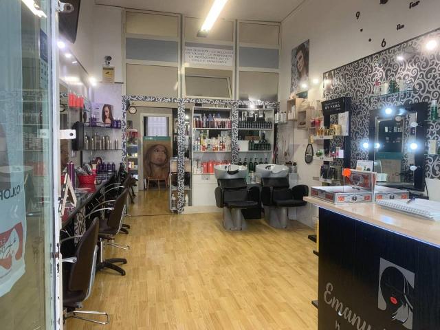 Locale Commerciale in vendita a Municipalità 2, Campania