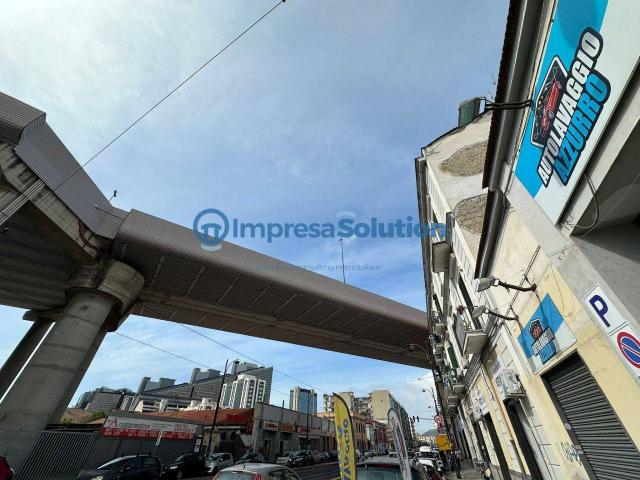 Locale Commerciale in vendita a Municipalità 4, Campania