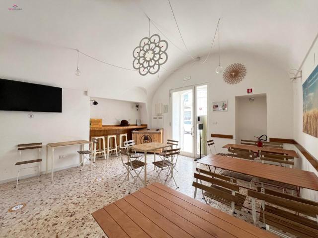 Locale Commerciale in vendita a Puglia, Bari