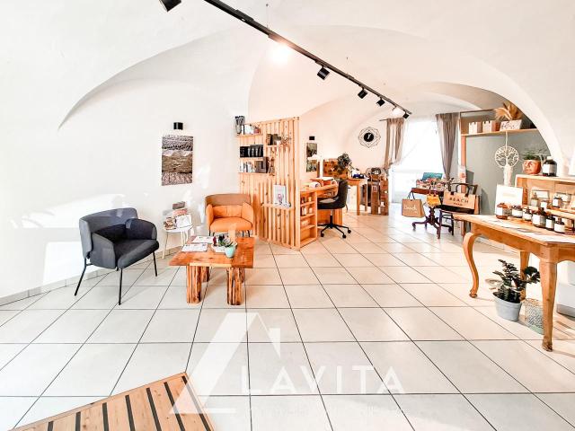 Locale Commerciale in vendita a Überetsch-Unterland - Oltradige-Bassa Atesina, Ora