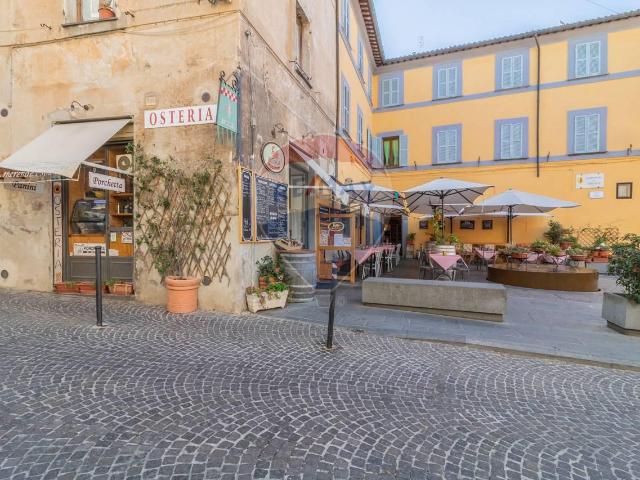 Locale Commerciale in vendita a Orvieto, Umbria