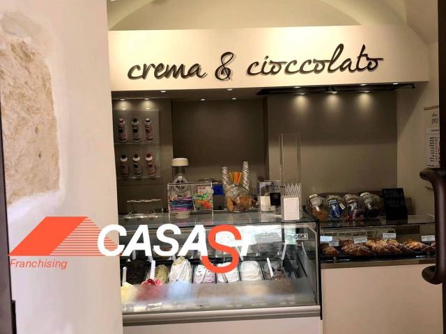 Locale Commerciale in vendita a Puglia, Lecce