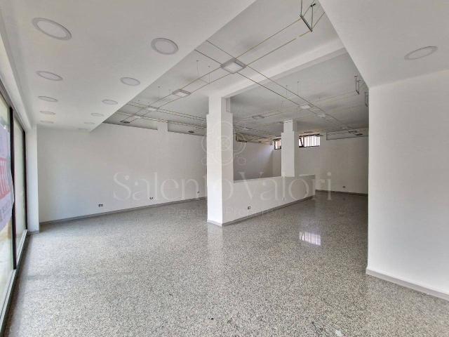 Locale Commerciale in affitto a Puglia, Lecce