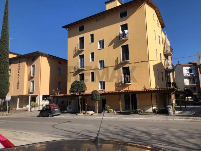 Locale Commerciale in vendita a Cenerente, Umbria