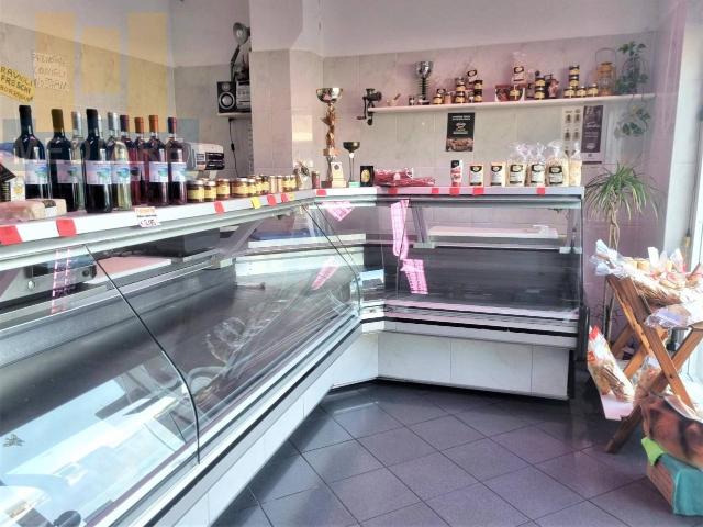 Locale Commerciale in vendita a Pietra Ligure, Liguria