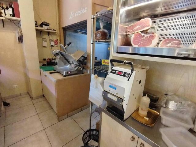 Locale Commerciale in vendita a Barbaricina, Pisa