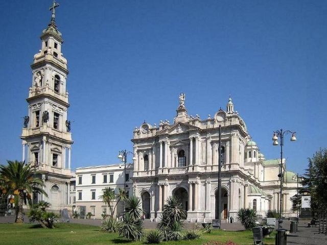 Locale Commerciale in vendita a Pompei, Campania