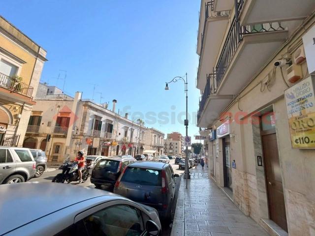 Locale Commerciale in vendita a Puglia, Bari