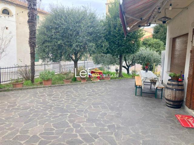 Locale Commerciale in vendita a Refrontolo, Treviso