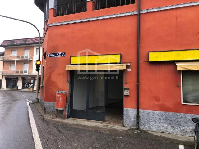 Locale Commerciale in vendita a Robecco D'oglio, Lombardia