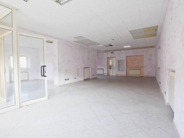 Locale Commerciale in vendita a Piemonte, Cuneo