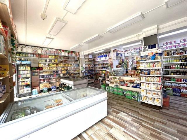 Locale Commerciale in vendita a Municipio Roma VIII, Roma Capitale