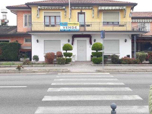 Locale Commerciale in vendita a Salzano, Veneto