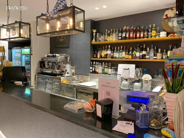 Locale Commerciale in vendita a Sentina, San Benedetto del Tronto