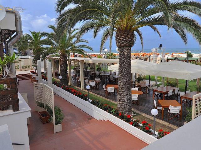 Locale Commerciale in vendita a Mare, Marche