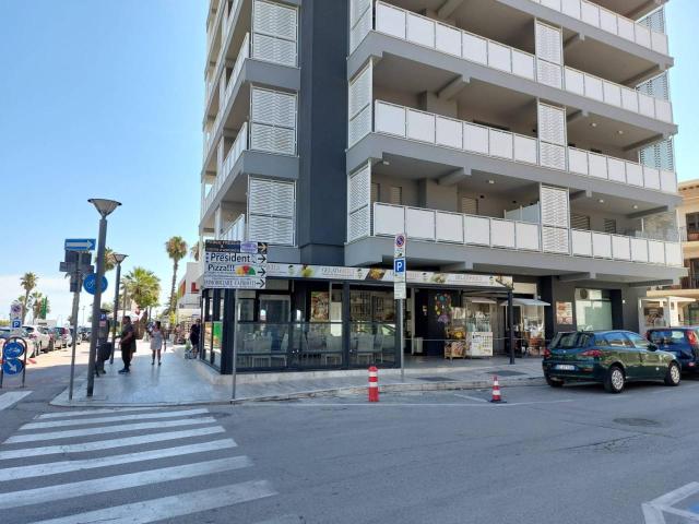 Locale Commerciale in vendita a Mare, Marche