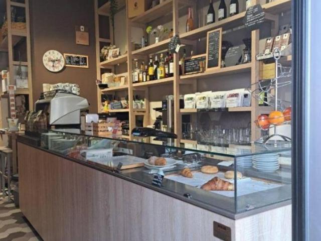 Locale Commerciale in vendita a Triulzo, San Donato Milanese