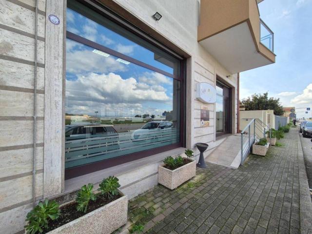 Locale Commerciale in vendita a Puglia, Taranto
