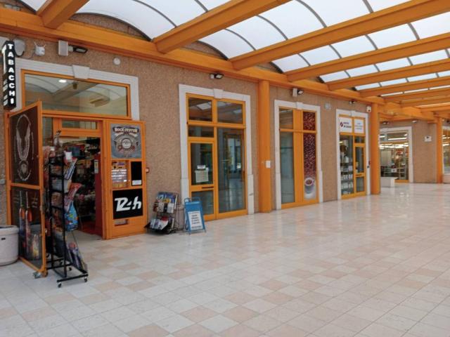 Locale Commerciale in vendita a Cascina Branduzza, Sant'angelo Lodigiano
