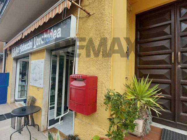 Locale Commerciale in vendita a Sassano, Campania