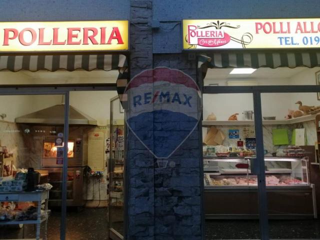 Locale Commerciale in vendita a Oltreletimbro, Albisola Capo