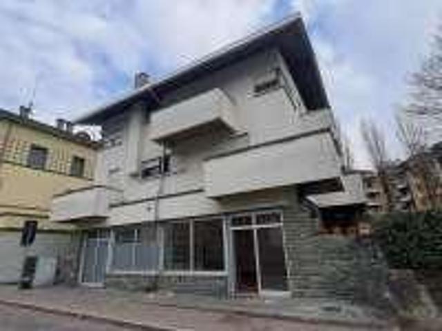 Locale Commerciale in vendita a Campoledro, Sondrio