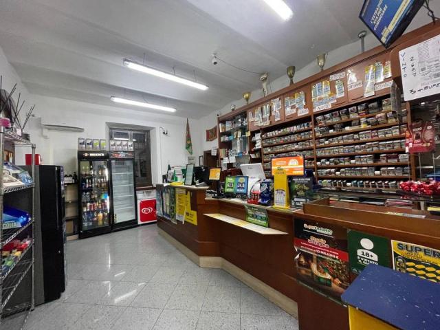 Locale Commerciale in vendita a Stroncone, Umbria