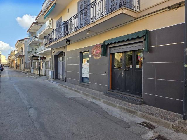 Locale Commerciale in vendita a Succivo, Campania