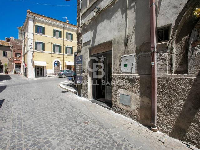 Locale Commerciale in vendita a Tarquinia, Lazio