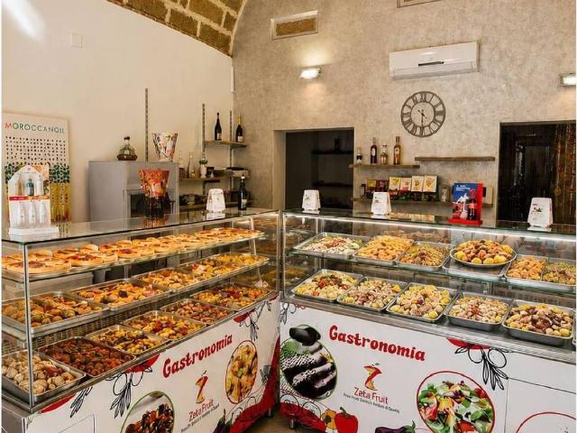 Locale Commerciale in vendita a Terrasini, Sicilia