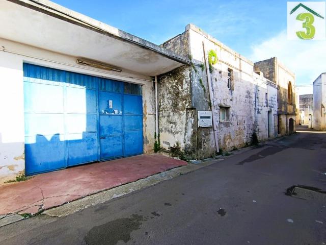 Locale Commerciale in vendita a Puglia, Lecce