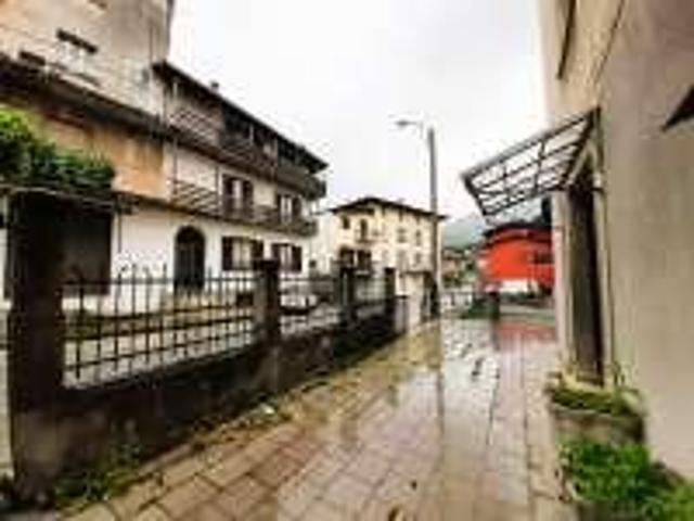 Locale Commerciale in vendita a Tresivio, Lombardia