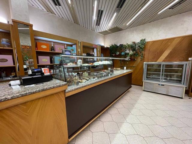Locale Commerciale in vendita a Vallecrosia, Liguria