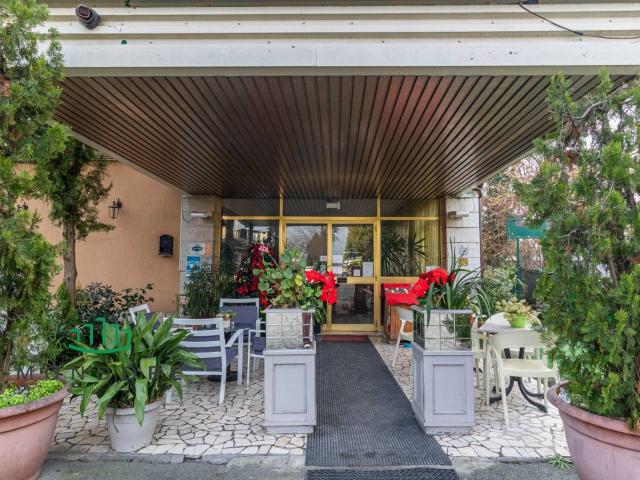 Locale Commerciale in vendita a Unione dei comuni Valli del Reno, Lavino e Samoggia, Reggio Emilia