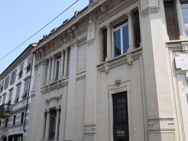 Locale Commerciale in vendita a Centro, Piemonte
