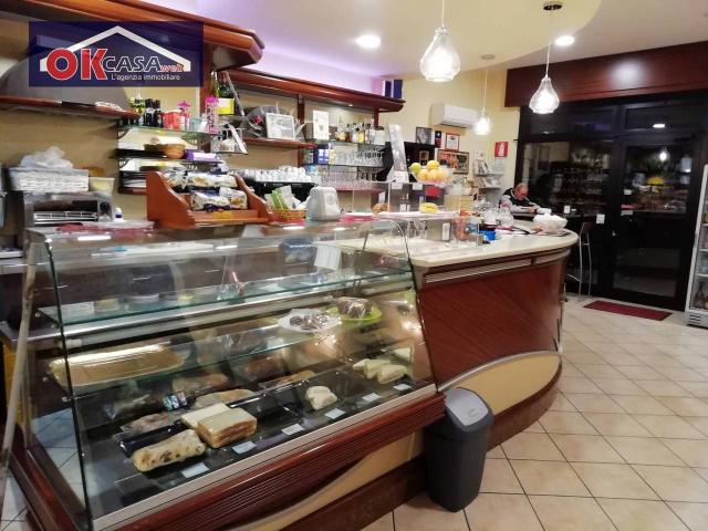 Locale Commerciale in vendita a Sud, Brenzone