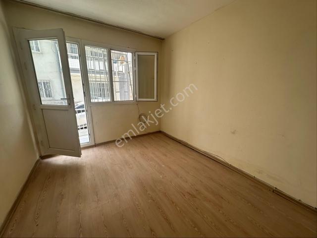 Karabağlar, İzmir içerisinde kiralık mülk