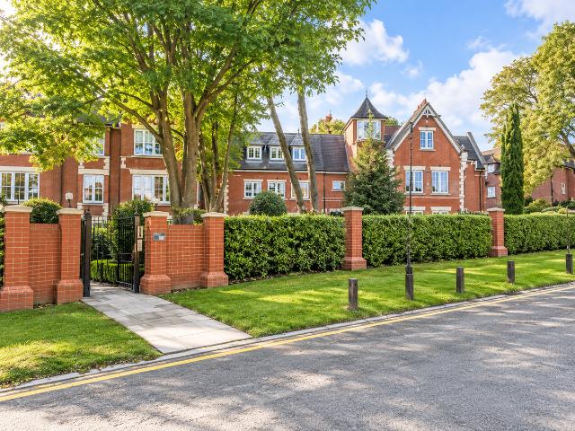 Apartment for rent in Esher, Elmbridge